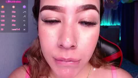 Snapshot of leahtemptation chatting on December 10, 1:54 am leah online show from December 10, 1:54 am