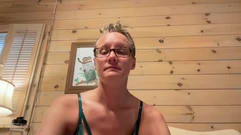 Lee online show from October 4, 9:01 pm