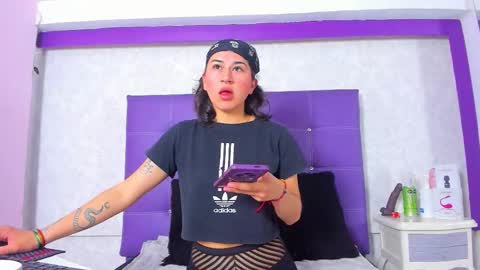 leamoreau__ online show from November 14, 11:45 am