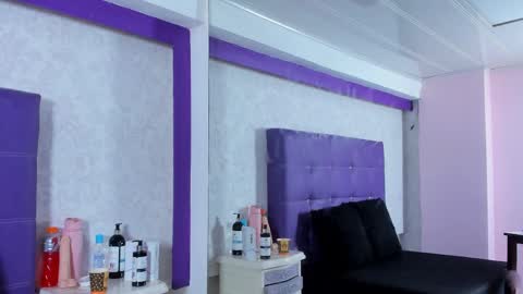 Snapshot of leamoreau__ chatting on October 8, 12:33 pm leamoreau__ online show from October 8, 12:33 pm