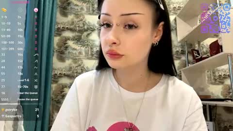 Kiki online show from May 11, 4:04 pm
