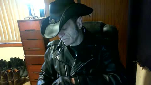 leathergreaser online show from July 12, 9:29 pm