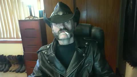 leathergreaser online show from September 24, 1:23 am