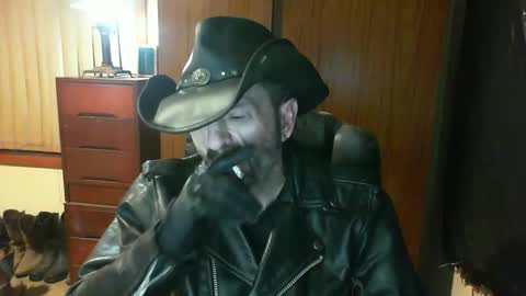 leathergreaser online show from April 15, 7:49 pm