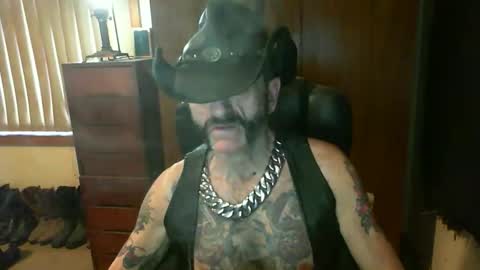 leathergreaser online show from October 19, 7:24 am