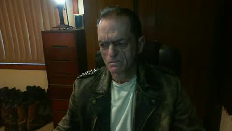 leathergreaser online show from June 18, 10:04 pm