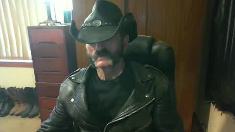 leathergreaser online show from September 12, 1:07 am