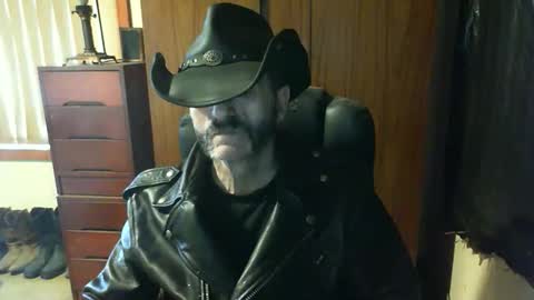 leathergreaser online show from November 4, 10:33 pm