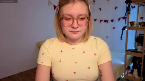 Ellie online show from May 5, 4:52 am