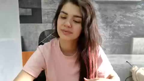 Liya online show from May 22, 1:40 pm