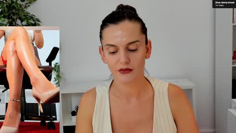 Elle  online show from September 16, 11:23 am