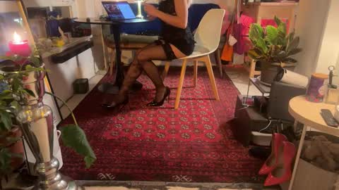 legsylegsinton online show from October 31, 9:59 pm