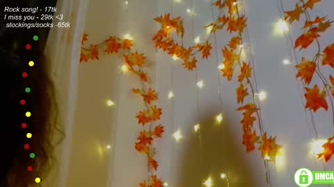 Snapshot of leia_bell chatting on October 19, 7:29 pm hey Im Leia and I love rock online show from October 19, 7:29 pm
