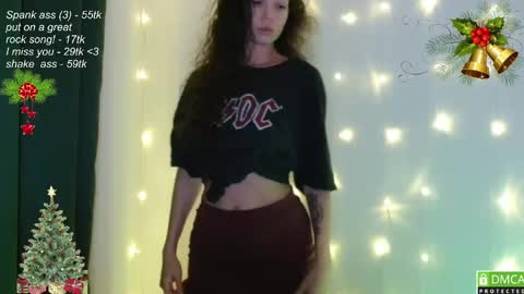 Snapshot of leia_bell chatting on December 29, 5:33 pm hey Im Leia and I love rock online show from December 29, 5:33 pm