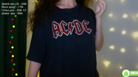 Snapshot of leia_bell chatting on March 1, 6:21 pm hey Im Leia and I love rock online show from March 1, 6:21 pm