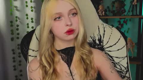 Leila online show from February 28, 3:38 pm