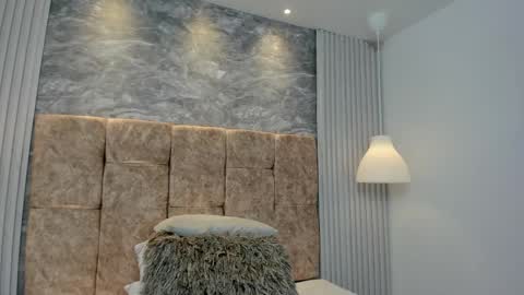 leilapons online show from September 11, 10:22 pm