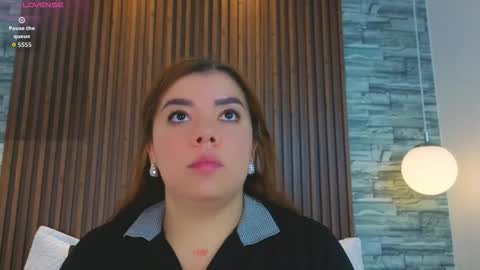 leilapons online show from March 29, 5:03 pm