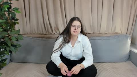 leishacaves online show from November 6, 7:28 pm