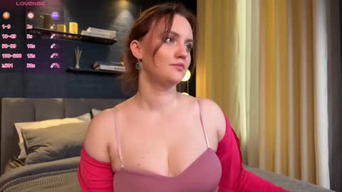 Lela online show from December 17, 1:29 pm