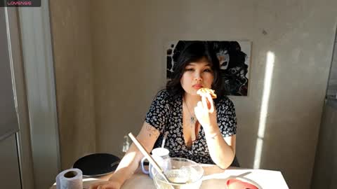 Min online show from May 11, 2:45 pm