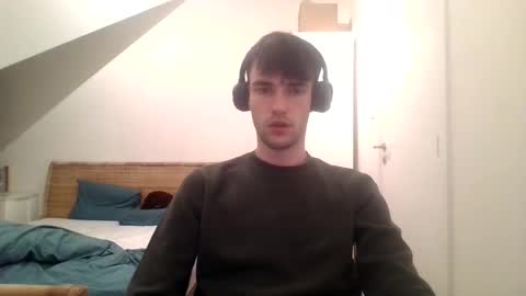 lennert2408 online show from December 4, 7:39 pm