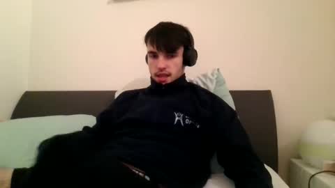 lennert2408 online show from December 7, 7:49 pm