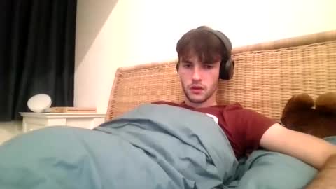 lennert2408 online show from December 25, 10:59 pm