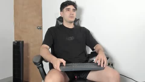 Leo Jones online show from December 20, 10:50 pm