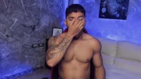 Leo independent model online show from March 4, 1:35 am