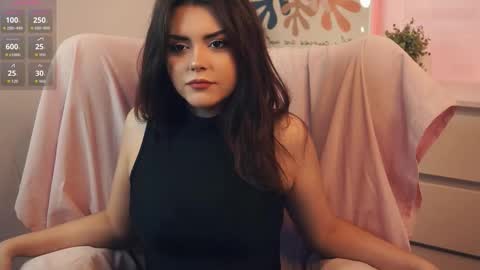 Snapshot of leonardarizk chatting on October 18, 7:34 am Mia online show from October 18, 7:34 am