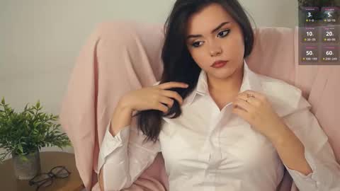 Snapshot of leonardarizk chatting on October 15, 7:42 am Mia online show from October 15, 7:42 am