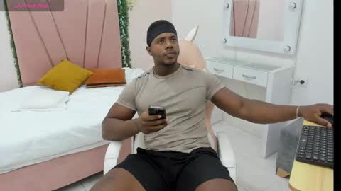 Leandro jones online show from November 14, 4:03 am