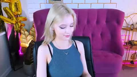 Snapshot of leonastone chatting on September 24, 4:58 pm leonastone online show from September 24, 4:58 pm