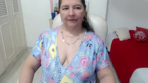 leonela   online show from June 3, 12:24 am