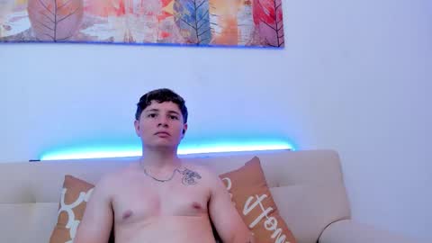 Snapshot of leoo_miller chatting on October 17, 9:52 pm Leo online show from October 17, 9:52 pm