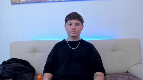 Snapshot of leoo_miller chatting on October 20, 9:09 pm Leo online show from October 20, 9:09 pm