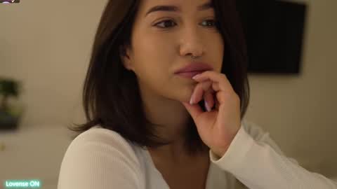 Leora online show from February 22, 5:13 pm