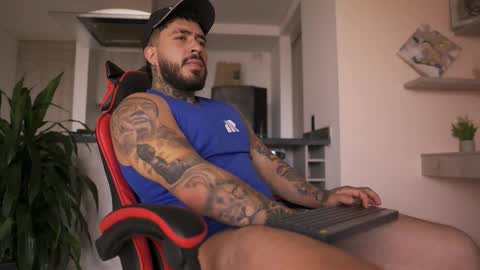 Snapshot of leosalvatore_ chatting on October 6, 8:37 pm Leo Salvatore online show from October 6, 8:37 pm