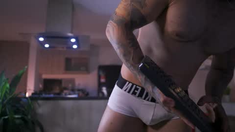 Snapshot of leosalvatore_ chatting on October 10, 4:07 am Leo Salvatore online show from October 10, 4:07 am