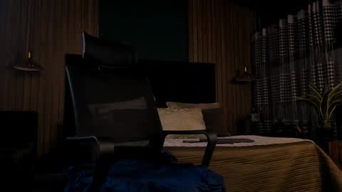 Snapshot of leosalvatore_ chatting on February 9, 3:43 am Leo Salvatore online show from February 9, 3:43 am