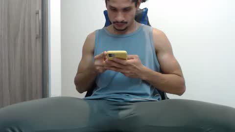 leostorm25 online show from March 13, 11:19 pm