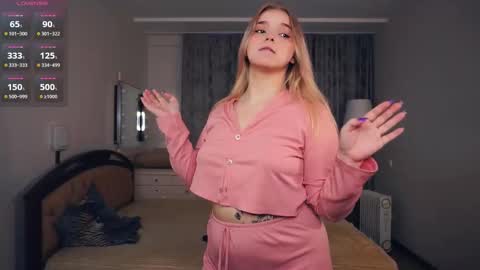 Snapshot of leotafredericks chatting on October 13, 6:15 am Hello everyone Im Lora Its my first day Were going to have fun together online show from October 13, 6:15 am