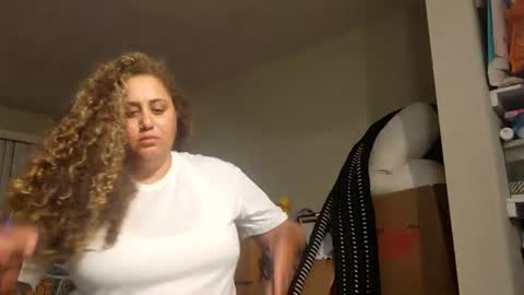 leothegirl88 online show from June 12, 7:40 am