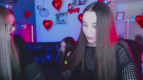 leslie_bird online show from February 18, 8:52 pm