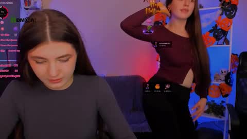 leslie_bird online show from November 1, 1:32 pm