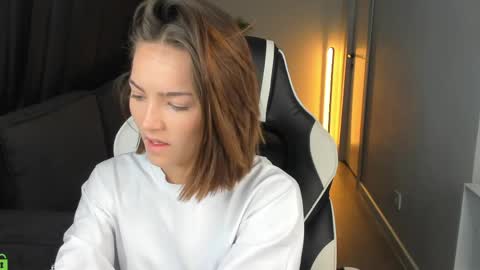 Leslie online show from May 31, 1:48 am