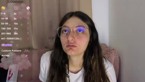 lessliee online show from April 26, 6:55 am