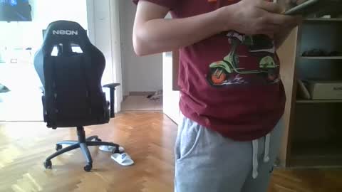 neoglo online show from April 28, 9:46 am