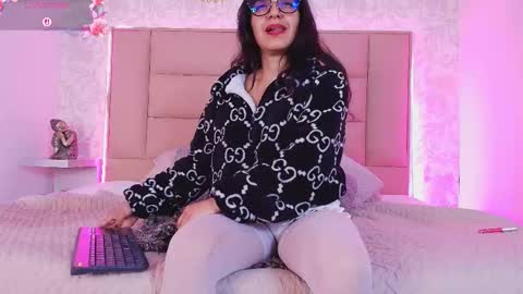 Leti White online show from February 6, 11:07 pm